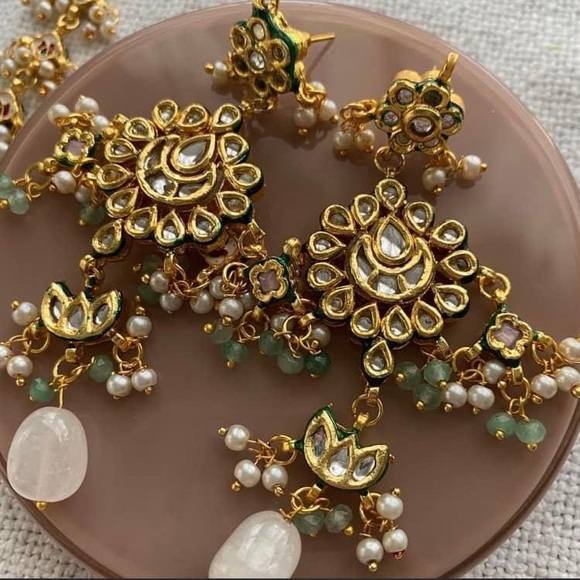 $45 unique statement jewellery set
orig $65 used once - Picture 5 of 5